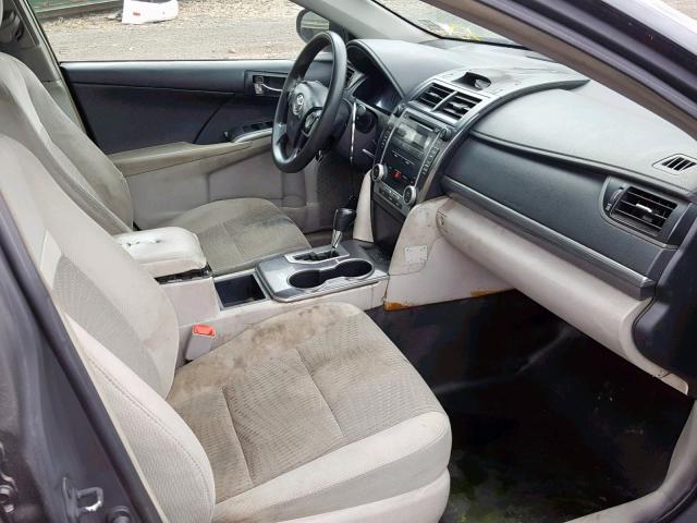 4T1BD1FK4EU128331 - 2014 TOYOTA CAMRY HYBR GRAY photo 5