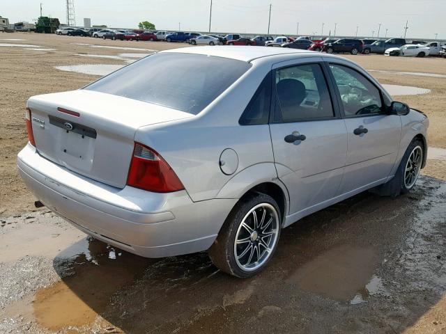 1FAFP34N87W111390 - 2007 FORD FOCUS ZX4 GRAY photo 4