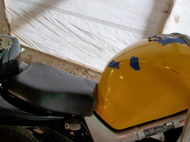 JS1VP52A8Y2102208 - 2000 SUZUKI SV650 YELLOW photo 5