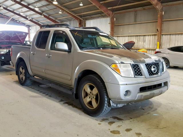 1N6AD07U15C459557 - 2005 NISSAN FRONTIER C SILVER photo 1