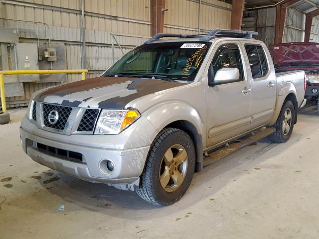 1N6AD07U15C459557 - 2005 NISSAN FRONTIER C SILVER photo 2