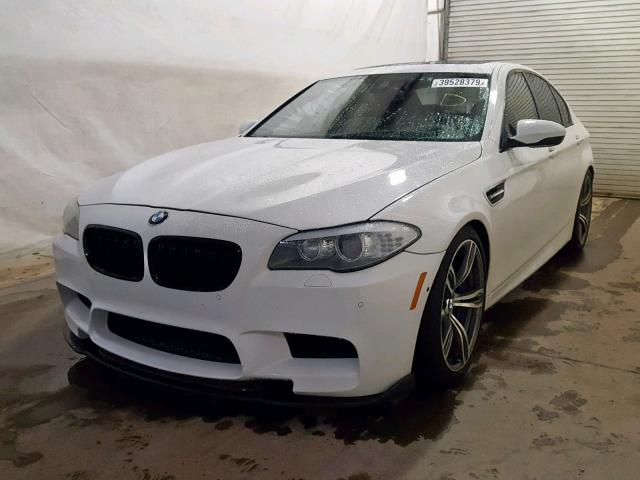 WBSFV9C51DC773614 - 2013 BMW M5 WHITE photo 2