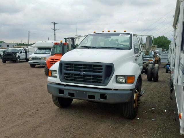 3FDNF65A7YMA30948 - 2000 FORD F650 SUPER WHITE photo 2