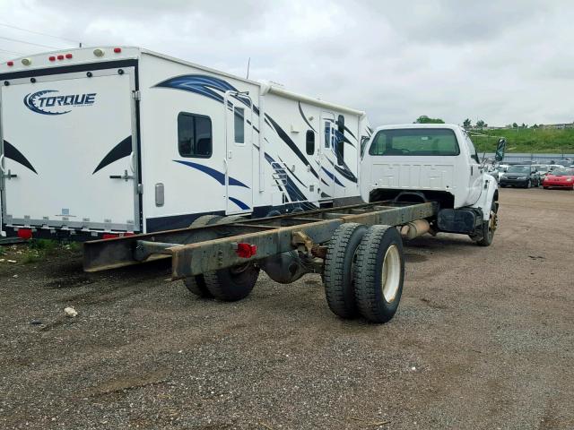 3FDNF65A7YMA30948 - 2000 FORD F650 SUPER WHITE photo 4