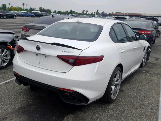 ZARFAEAV9J7581799 - 2018 ALFA ROMEO GIULIA QUA WHITE photo 4