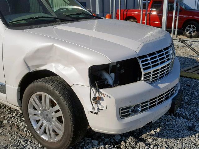 5LMJJ2H51BEJ01379 - 2011 LINCOLN NAVIGATOR WHITE photo 9