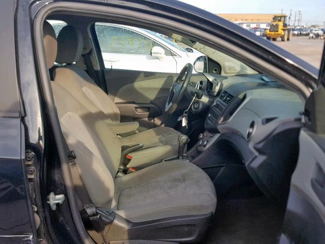 1G1JA5SH8F4151082 - 2015 CHEVROLET SONIC LS 黑色 照片 5