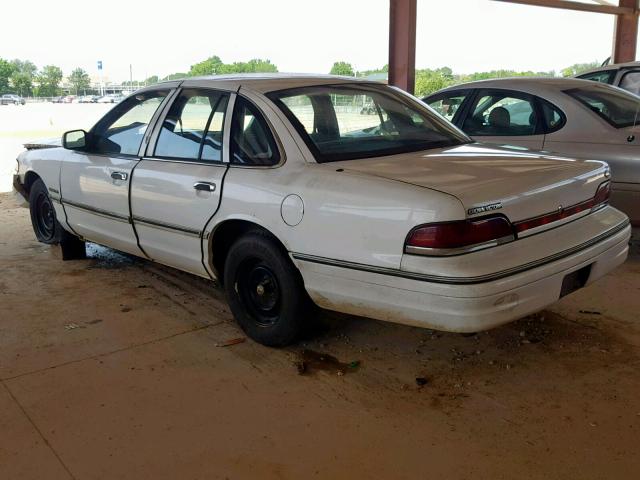 2FACP71W6PX182146 - 1993 FORD CROWN VICT WHITE photo 3