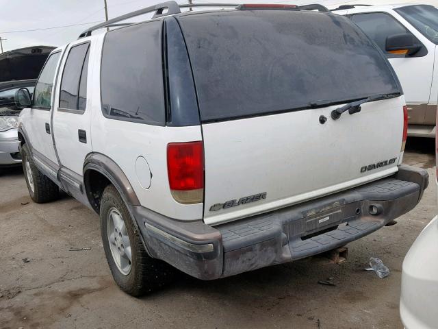 1GNDT13W2W2172002 - 1998 CHEVROLET BLAZER WHITE photo 3