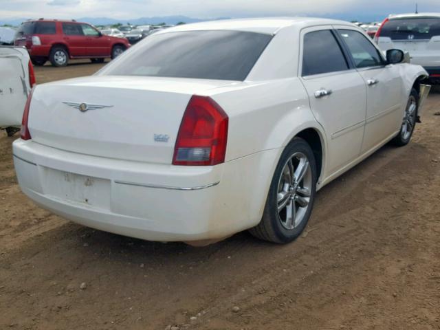 2C3KA53G36H404995 - 2006 CHRYSLER 300 TOURIN WHITE photo 4