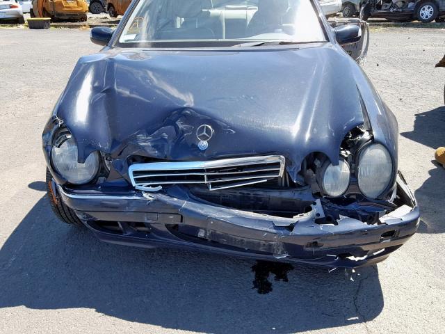 WDBJF65J41B310762 - 2001 MERCEDES-BENZ E 320 BLUE photo 9