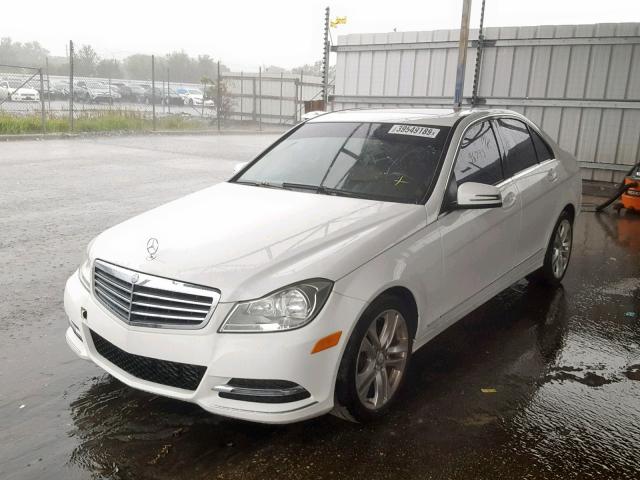 WDDGF4HBXDR292063 - 2013 MERCEDES-BENZ C 250 WHITE photo 2