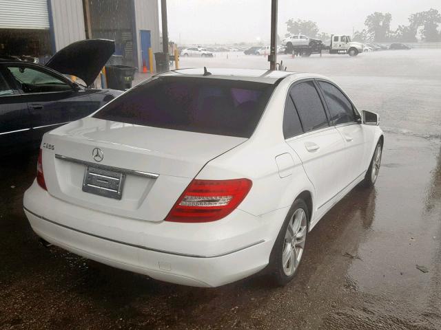 WDDGF4HBXDR292063 - 2013 MERCEDES-BENZ C 250 WHITE photo 4