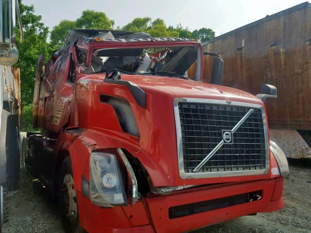 4V4NC9GH26N425281 - 2006 VOLVO VN VNL RED photo 1