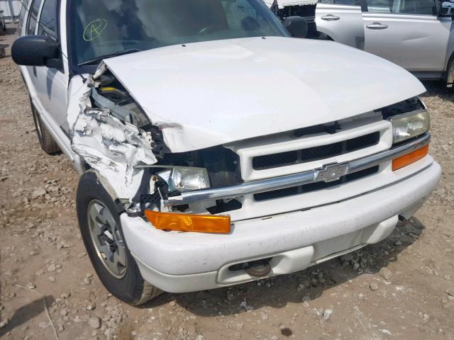 1GNDT13W62K137909 - 2002 CHEVROLET BLAZER WHITE photo 9