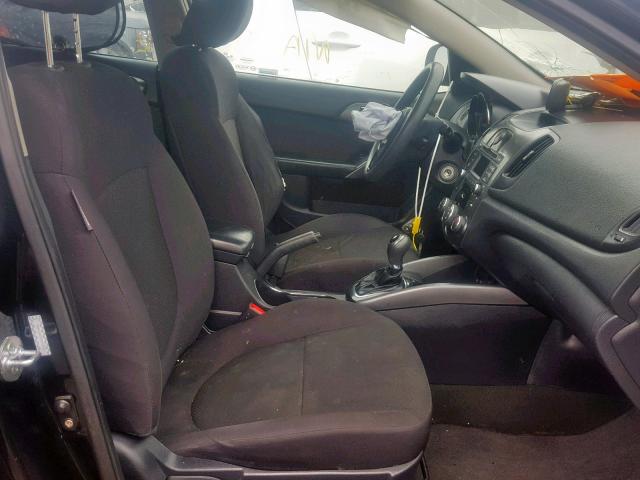 KNAFU5A22D5729392 - 2013 KIA FORTE EX BLACK photo 5