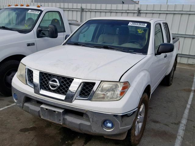 1N6AD07U69C401711 - 2009 NISSAN FRONTIER C WHITE photo 2