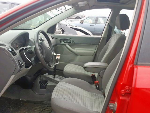 1FAFP34N85W307388 - 2005 FORD FOCUS ZX4 RED photo 5