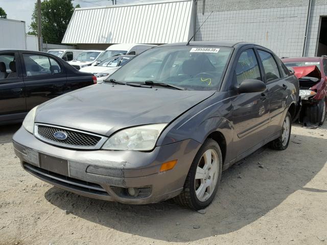 1FAFP34N66W128090 - 2006 FORD FOCUS ZX4 GRAY photo 2