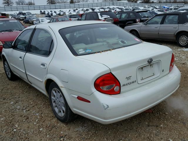 JN1CA31D51T828321 - 2001 NISSAN MAXIMA GXE WHITE photo 3