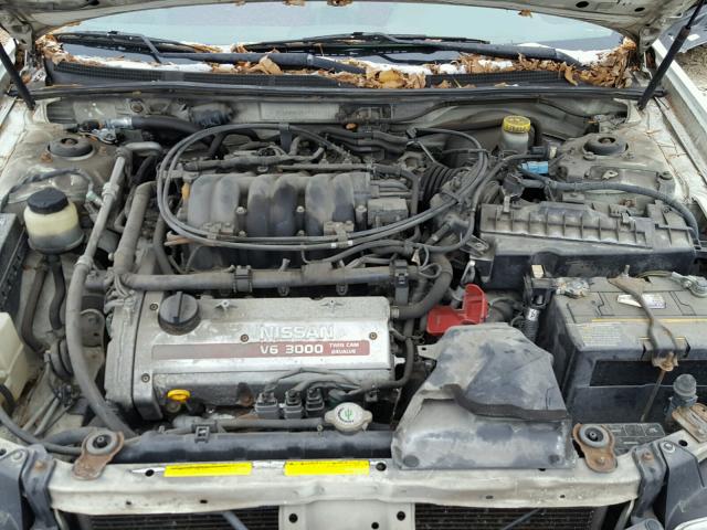 JN1CA31D51T828321 - 2001 NISSAN MAXIMA GXE WHITE photo 7