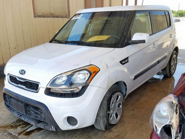 KNDJT2A57C7384422 - 2012 KIA SOUL WHITE photo 2