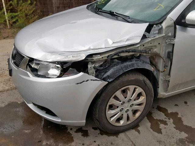 KNAFU4A21A5050364 - 2010 KIA FORTE EX SILVER photo 9