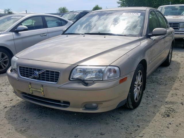 YV1TS592651408040 - 2005 VOLVO S80 2.5T GOLD photo 2