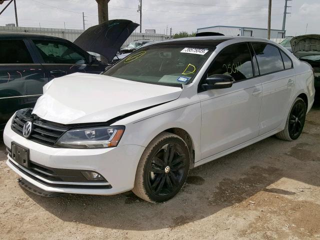 3VWD17AJ9JM231487 - 2018 VOLKSWAGEN JETTA SPOR WHITE photo 2