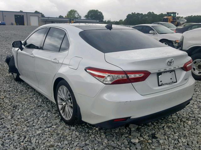 4T1B11HK5JU023233 - 2018 TOYOTA CAMRY LE/S WHITE photo 3