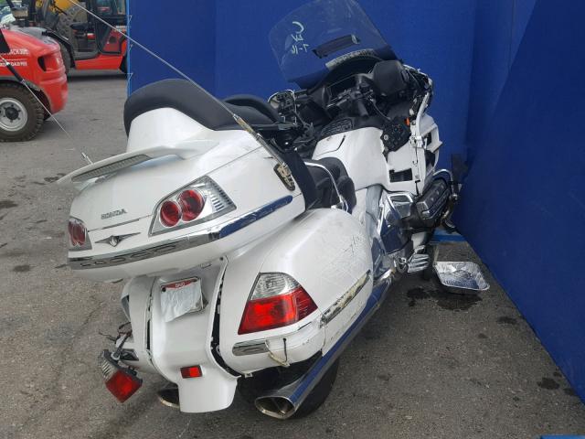 1HFSC47H58A705858 - 2008 HONDA GL1800 WHITE photo 4