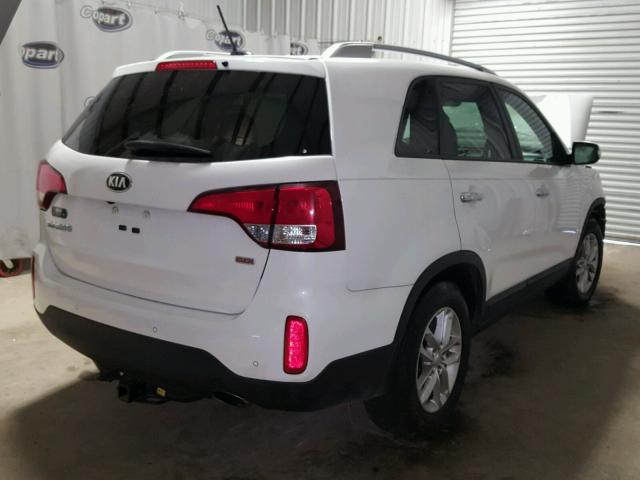 5XYKT4A62FG590554 - 2015 KIA SORENTO LX WHITE photo 4