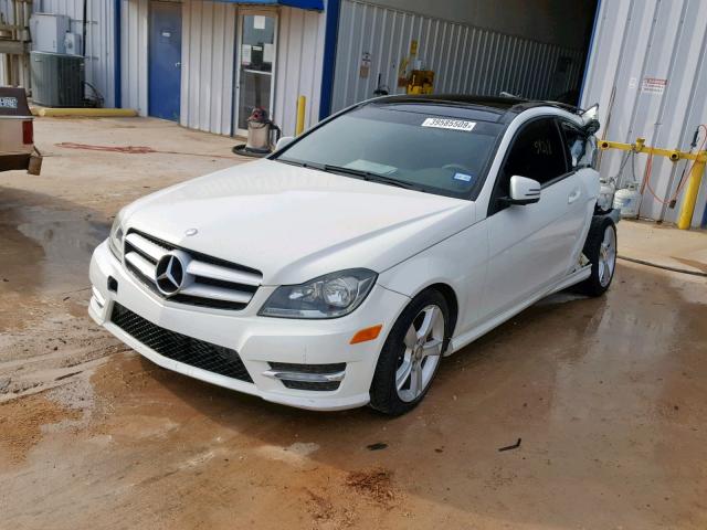 WDDGJ4HB5CF804200 - 2012 MERCEDES-BENZ C 250 WHITE photo 2