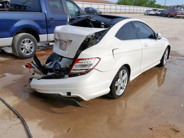 WDDGJ4HB5CF804200 - 2012 MERCEDES-BENZ C 250 WHITE photo 4