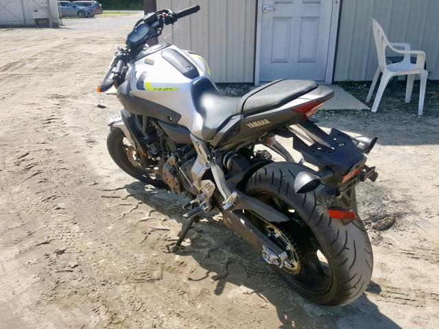 JYARM06E9HA012034 - 2017 YAMAHA FZ07 SILVER photo 3