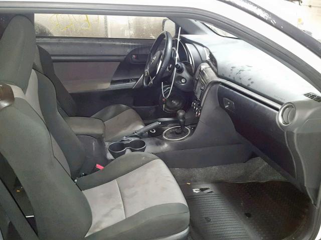 JTKJF5C76F3089615 - 2015 TOYOTA SCION TC WHITE photo 5