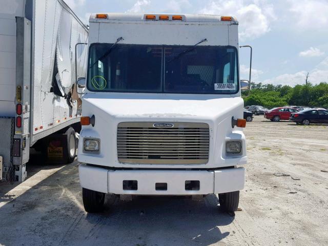 4UZAAPBW71CJ22751 - 2001 FREIGHTLINER CHASSIS M WHITE photo 9