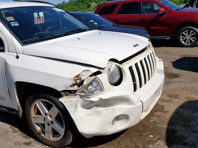 1J8FT47W47D427180 - 2007 JEEP COMPASS WHITE photo 9