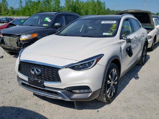 SJKCH5CR6JA044011 - 2018 INFINITI QX30 BASE WHITE photo 2