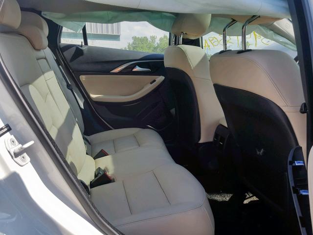 SJKCH5CR6JA044011 - 2018 INFINITI QX30 BASE WHITE photo 6