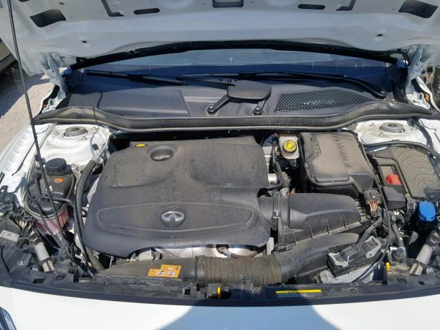 SJKCH5CR6JA044011 - 2018 INFINITI QX30 BASE WHITE photo 7