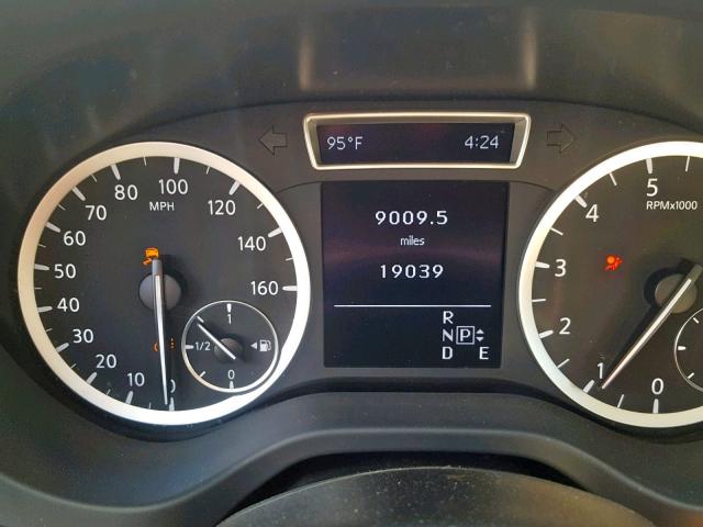 SJKCH5CR6JA044011 - 2018 INFINITI QX30 BASE WHITE photo 8