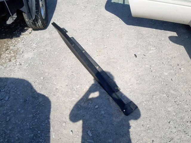 SJKCH5CR6JA044011 - 2018 INFINITI QX30 BASE WHITE photo 9