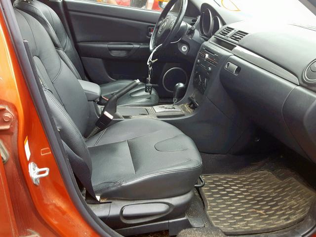 JM1BK343051331073 - 2005 MAZDA 3 HATCHBAC ORANGE photo 5