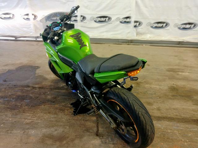 JKAEXEE14CDA07897 - 2012 KAWASAKI EX650 EC GREEN photo 3