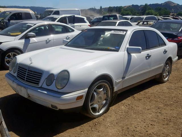 WDBJF65HXXA767832 - 1999 MERCEDES-BENZ E 320 WHITE photo 2