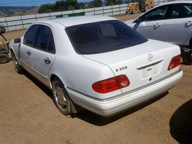 WDBJF65HXXA767832 - 1999 MERCEDES-BENZ E 320 WHITE photo 3