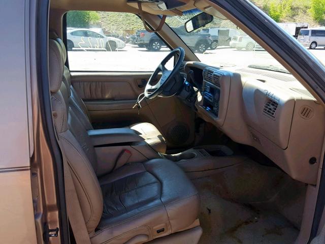 1GNDT13W0T2273762 - 1996 CHEVROLET BLAZER GOLD photo 5