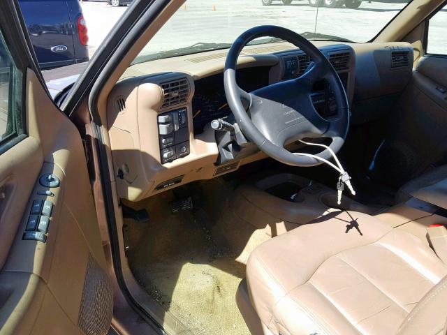 1GNDT13W0T2273762 - 1996 CHEVROLET BLAZER GOLD photo 9