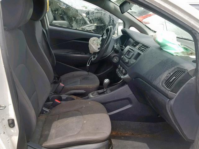 KNADM4A31E6346016 - 2014 KIA RIO LX WHITE photo 5